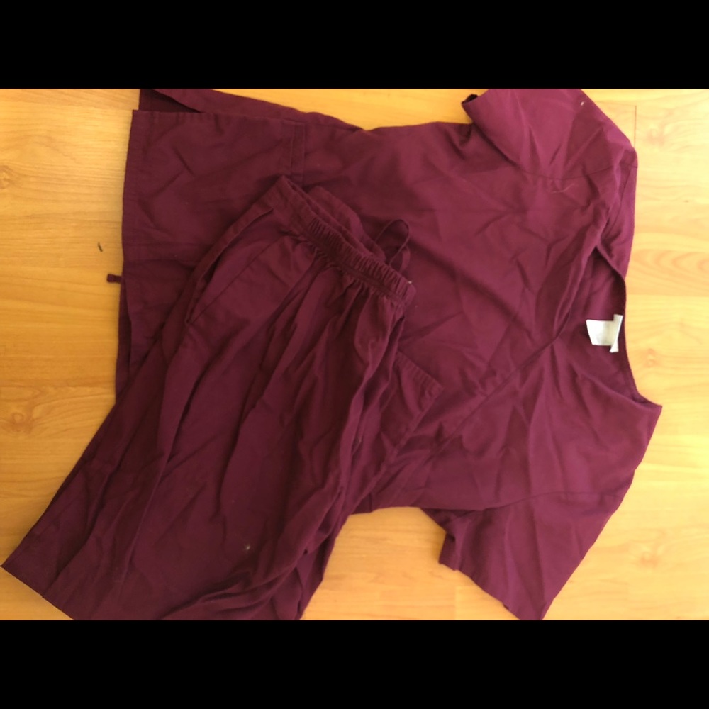 Scrub set